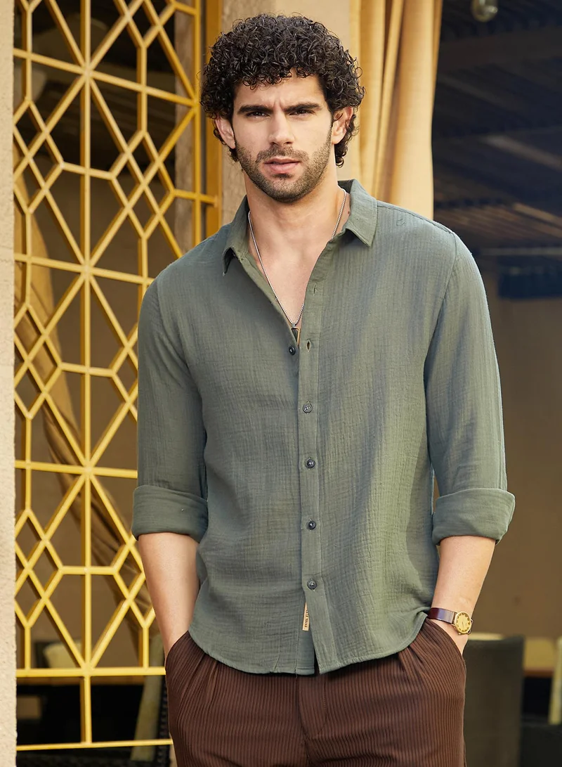 كامبوس سوترا Men's Ash Grey Breezy-Weave Shirt For Casual Wear | Spread Collar | Long Cuffed Sleeves | Button Closure | Shirt Crafted With Comfort Fit For Everyday Wear