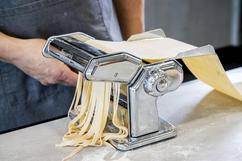 Imperia IPasta Classic Line. Pasta Machine 100% Made in Italy. Fresh pasta machine in steel. Manual roller with crank. Creates dough sheets for Lasagne, Tagliolini, Fettuccine. (End of line) - Image 3