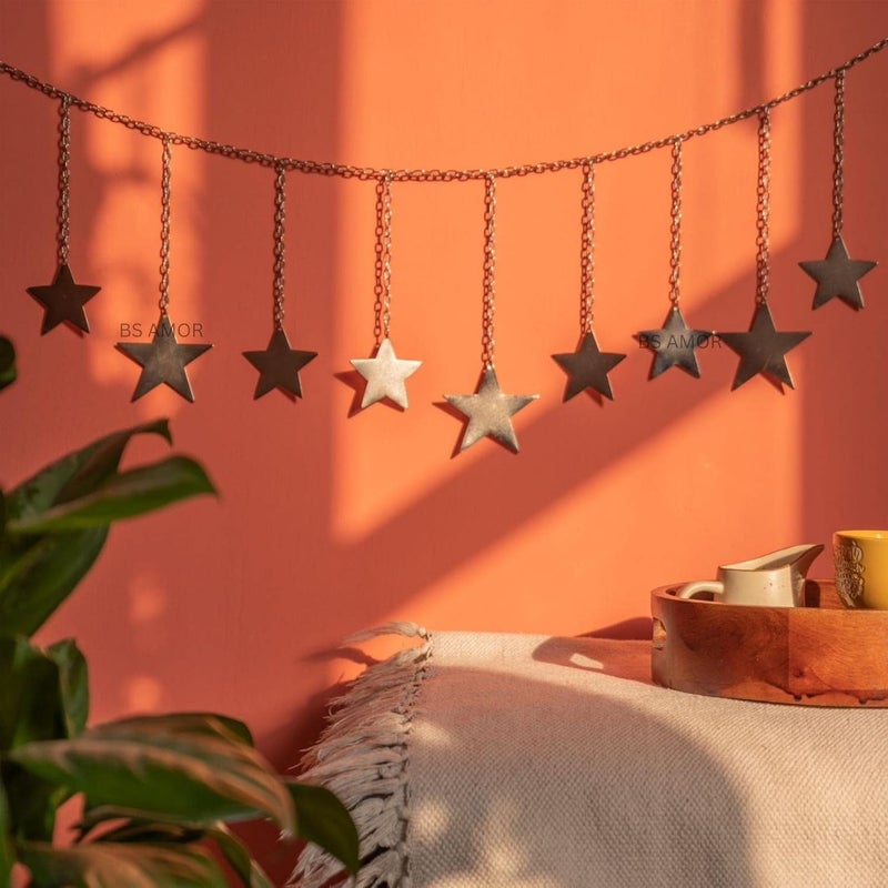 BS AMOR تعليق عرض الصور زينة نجوم معدنية مع سلاسل معدنية إطار صور كولاج مع 5 مشابك خشبية ديكور جدار للمكتب المنزلي غرفة الأطفال السكنية، فضي، 78 سم - Image 2
