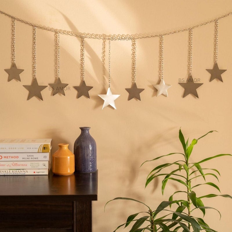 BS AMOR تعليق عرض الصور زينة نجوم معدنية مع سلاسل معدنية إطار صور كولاج مع 5 مشابك خشبية ديكور جدار للمكتب المنزلي غرفة الأطفال السكنية، فضي، 78 سم - Image 1