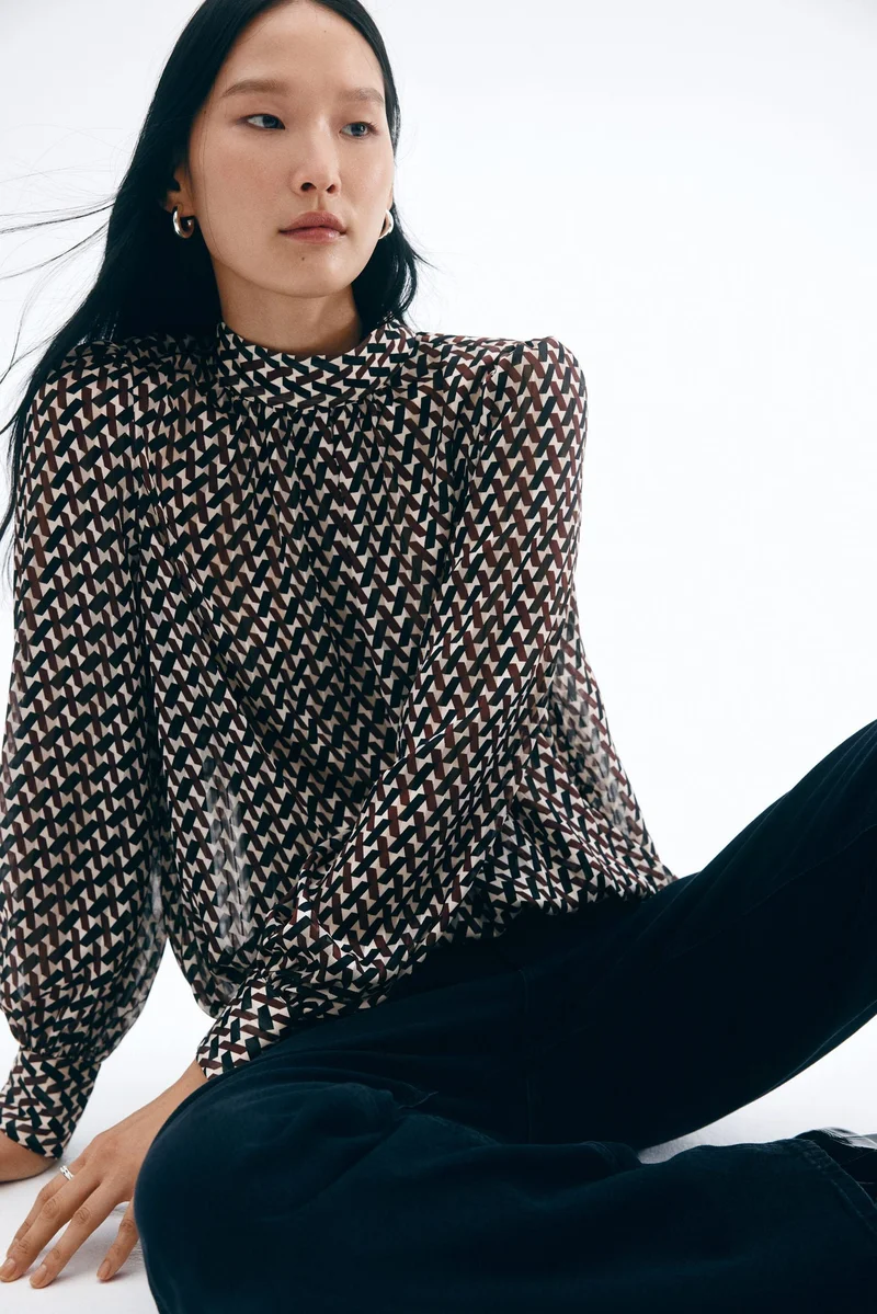 اتش اند ام بلوزة بقبة عالية