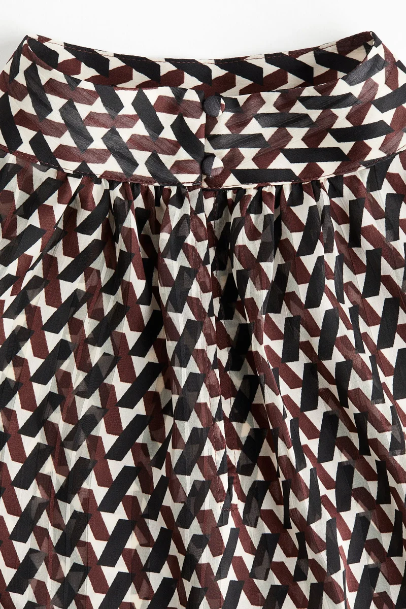 اتش اند ام بلوزة بقبة عالية