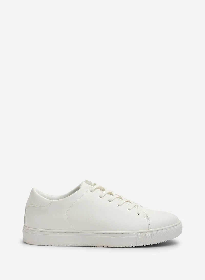 ويرز ذات فروم Derek Low Cut Lace Up Trainers
