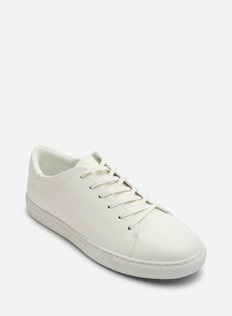 ويرز ذات فروم Derek Low Cut Lace Up Trainers