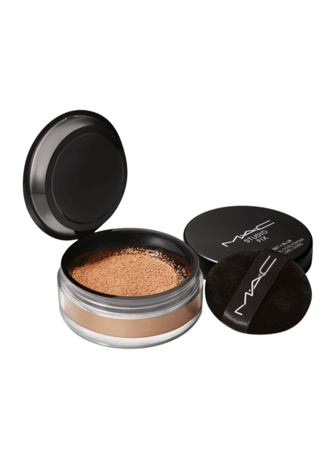MAC Cosmetics Studio Fix Pro Set Blur Weightless Loose Powder 6.5 g - Dark - Image 1