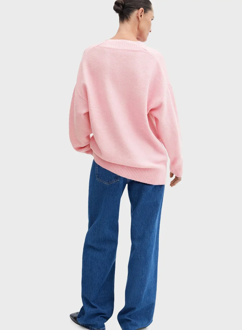 مانجو كنزة محبوكة بياقة على شكل حرف