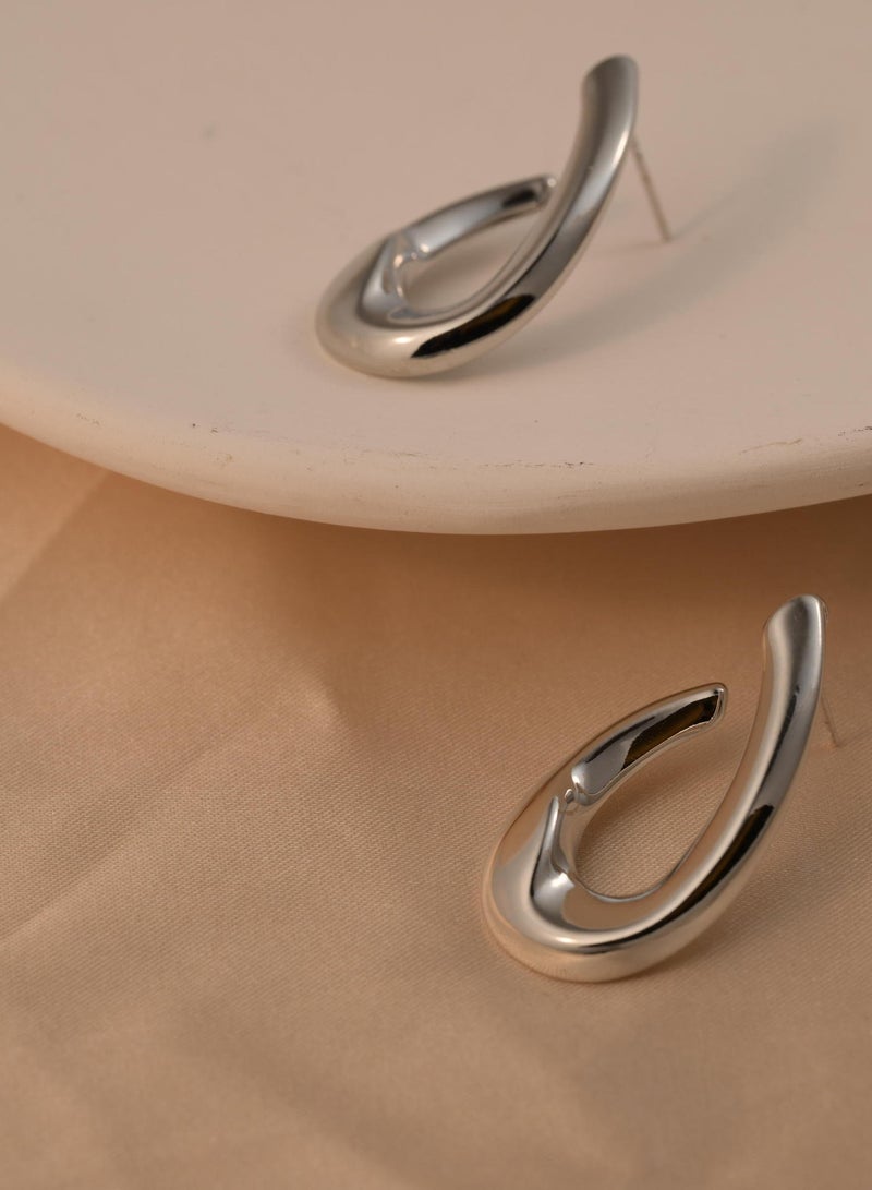 أقراط مرصعة بمسامير أنيقة ذات شكل هندسي - Image 4