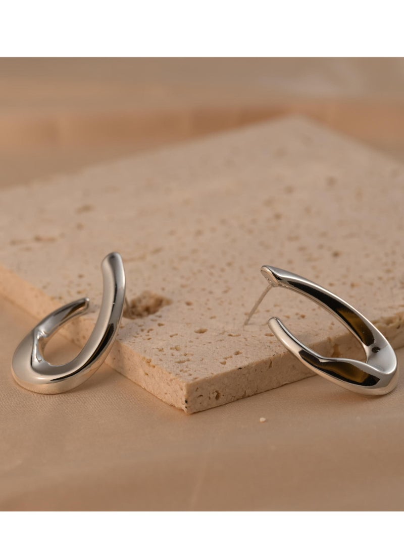 أقراط مرصعة بمسامير أنيقة ذات شكل هندسي - Image 2