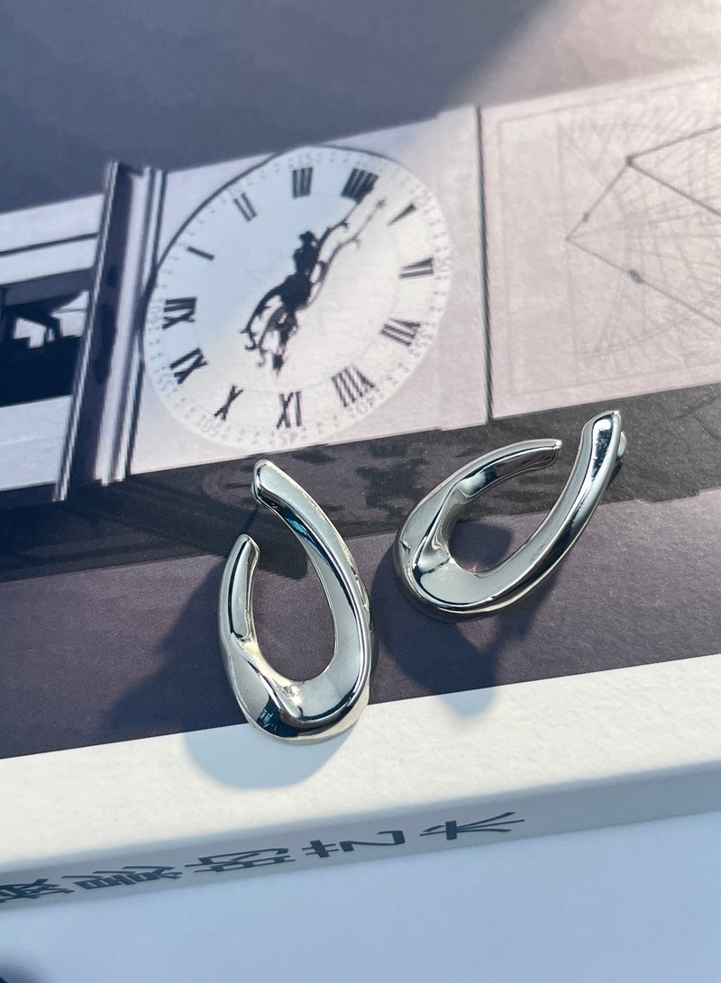 أقراط مرصعة بمسامير أنيقة ذات شكل هندسي - Image 5