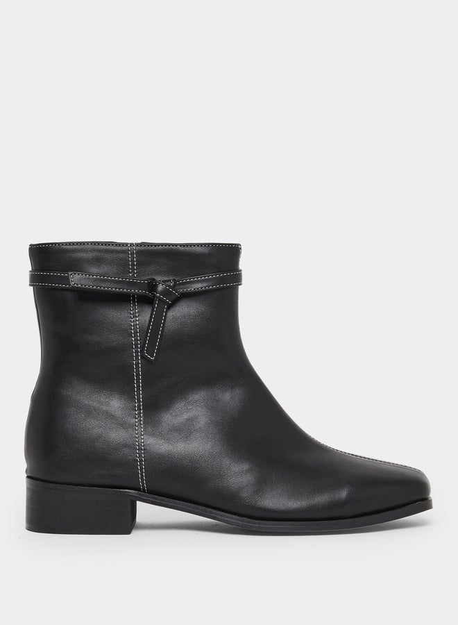 ستايلي حذاء بوت بطول الكاحل ومقدمة مربعة مع تفاصيل عقدة - Image 1