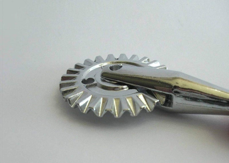 Tredoni 1.6" Pastry Wheel - Dough Stamp Cutter/Crimper, Pasta/Ravioli/Pie Maker, 4cm Stainless Steel Wheel Wooden Handle - Image 4