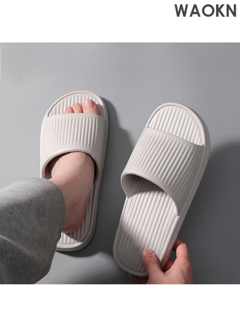 نعال حمام للاستحمام: نعال منزلية خفيفة الوزن ومضادة للانزلاق للاستخدام في الحمام. هذه النعال المنزلية فائقة النعومة مثالية للاستخدام الداخلي والخارجي. تتميز بتصميم موثوق مضاد للانزلاق، مما يضمن السلامة على الأسطح المبللة، بينما يضيف وزنها الخفيف مزيدًا من الراحة. مثالية للحمام أو المنزل أو الاستخدام اليومي، تجمع بين النعومة والمتانة والتنوع في الاستخدام اليومي.