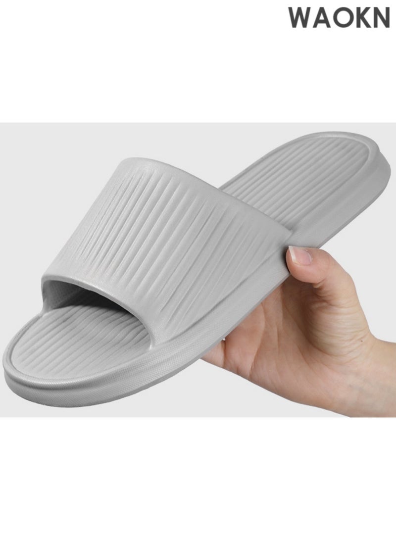 نعال حمام للاستحمام: نعال منزلية خفيفة الوزن ومضادة للانزلاق للاستخدام في الحمام. هذه النعال المنزلية فائقة النعومة مثالية للاستخدام الداخلي والخارجي. تتميز بتصميم موثوق مضاد للانزلاق، مما يضمن السلامة على الأسطح المبللة، بينما يضيف وزنها الخفيف مزيدًا من الراحة. مثالية للحمام أو المنزل أو الاستخدام اليومي، تجمع بين النعومة والمتانة والتنوع في الاستخدام اليومي.