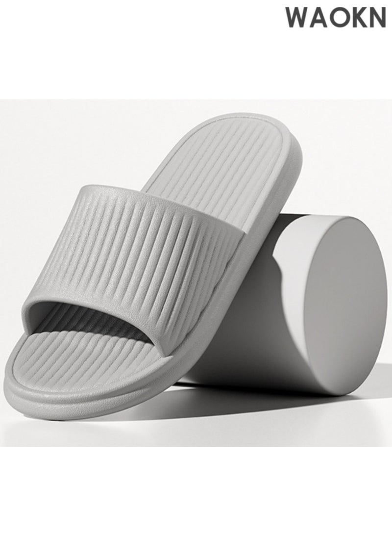 نعال حمام للاستحمام: نعال منزلية خفيفة الوزن ومضادة للانزلاق للاستخدام في الحمام. هذه النعال المنزلية فائقة النعومة مثالية للاستخدام الداخلي والخارجي. تتميز بتصميم موثوق مضاد للانزلاق، مما يضمن السلامة على الأسطح المبللة، بينما يضيف وزنها الخفيف مزيدًا من الراحة. مثالية للحمام أو المنزل أو الاستخدام اليومي، تجمع بين النعومة والمتانة والتنوع في الاستخدام اليومي.