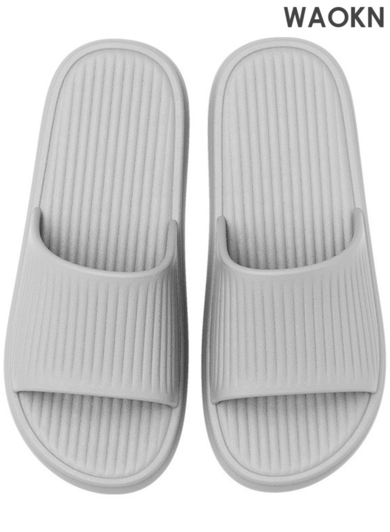 نعال حمام للاستحمام: نعال منزلية خفيفة الوزن ومضادة للانزلاق للاستخدام في الحمام. هذه النعال المنزلية فائقة النعومة مثالية للاستخدام الداخلي والخارجي. تتميز بتصميم موثوق مضاد للانزلاق، مما يضمن السلامة على الأسطح المبللة، بينما يضيف وزنها الخفيف مزيدًا من الراحة. مثالية للحمام أو المنزل أو الاستخدام اليومي، تجمع بين النعومة والمتانة والتنوع في الاستخدام اليومي.