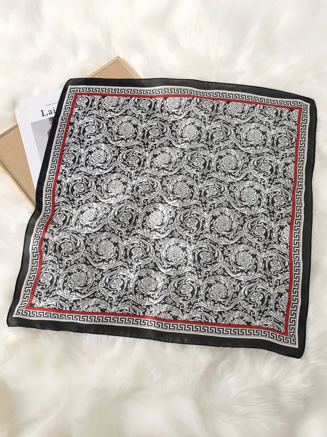 Styli Styli Multicolor Square Neck Scarf