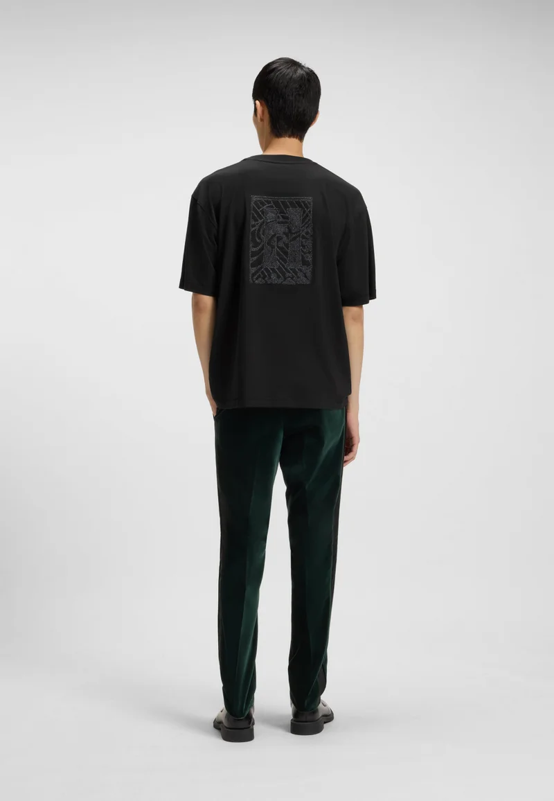 هوجو تيشيرت قطني مطرز بشعارات