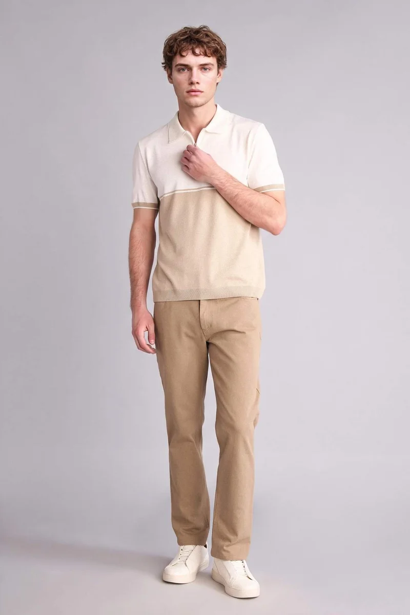ديفاكتو Standard Fit Polo Collar Short Sleeve Polo T-Shirt