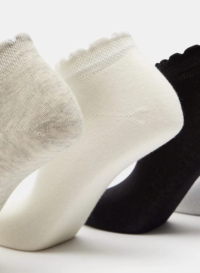 shoexpress Solid Ankle Length Socks with Scalloped Detail - Set of 5
