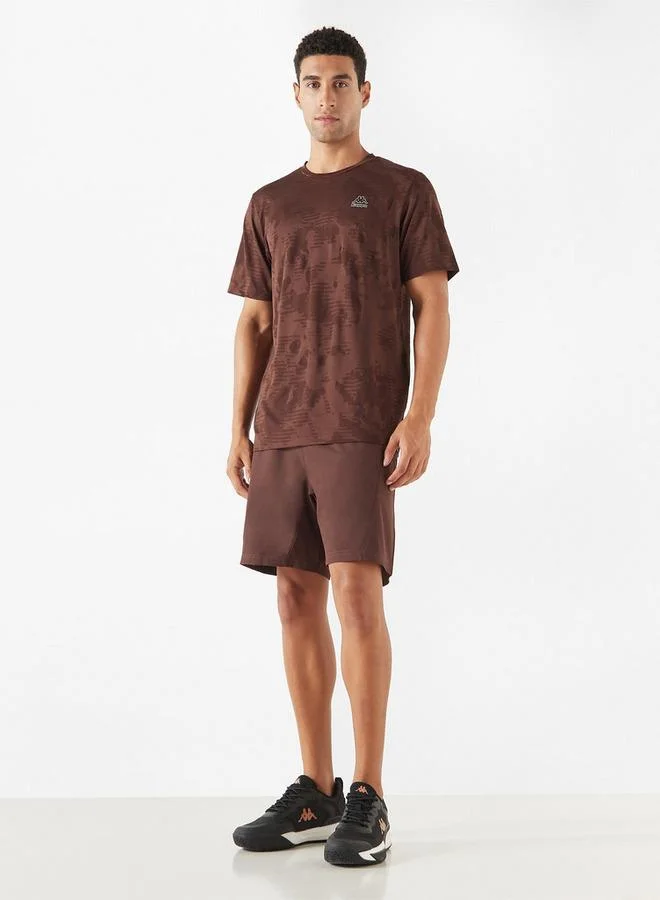 كابا شورت بخصر مطاطي وجيوب وتفاصيل شعار من كابا