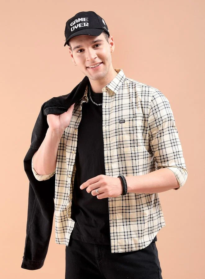 ذا انديان كراج كو قميص رجالي كريمي بنقشة مربعات ضيق