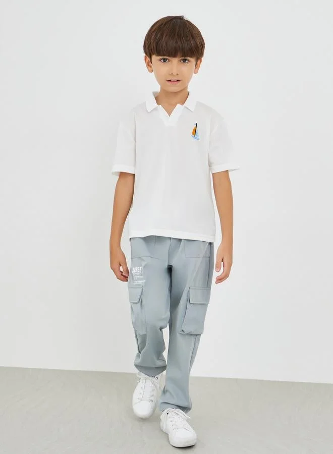 ستايلي تيشيرت بولو مطرز بأكمام قصيرة