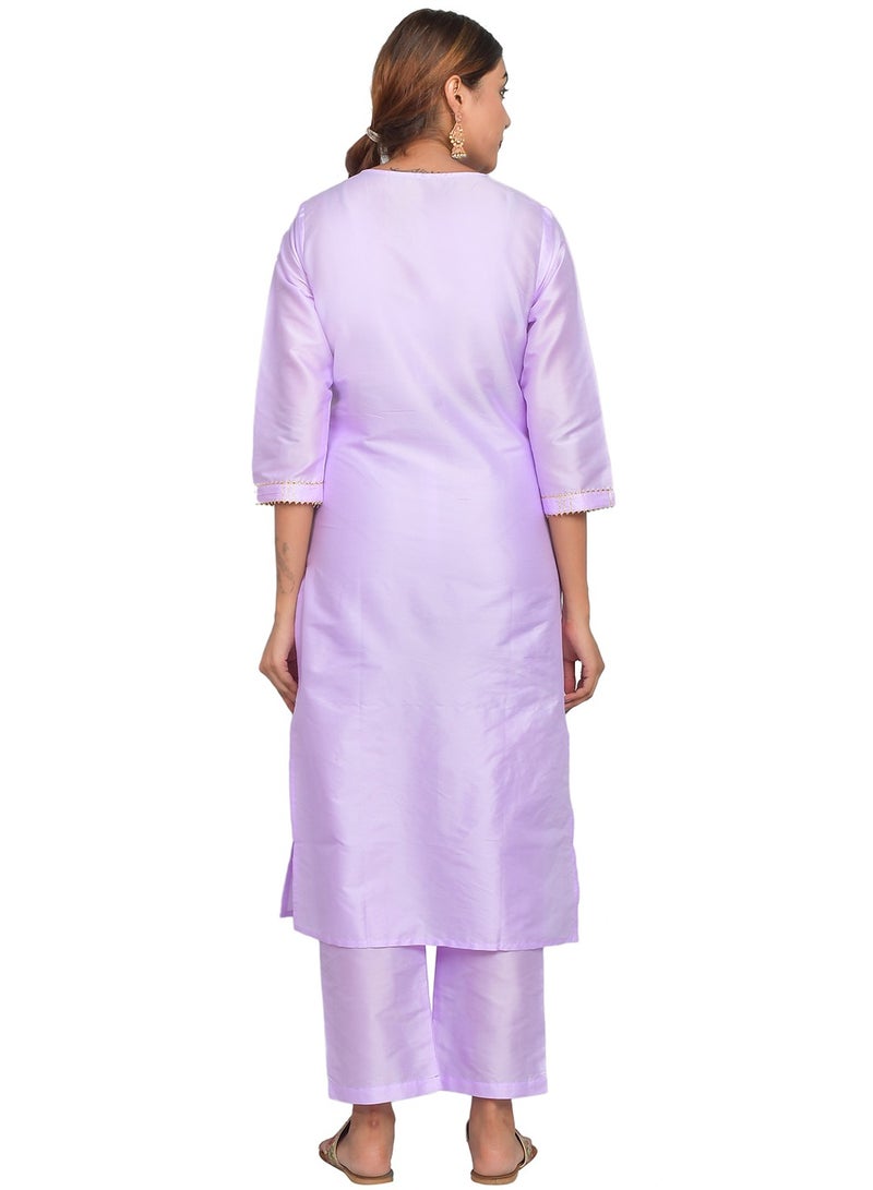 ريارا كورتي لافندر للسيدات مع طقم بنطلونات 3/4 كم كورتا بانت طقم حرير فني (تفتا سادة) مقاس XXL  - Image 4