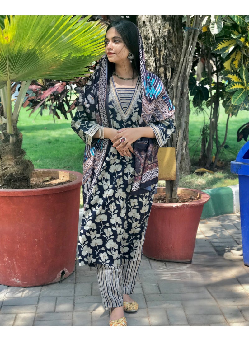 إنزو بلس Stitched Churidar suite 3pc  - Image 4