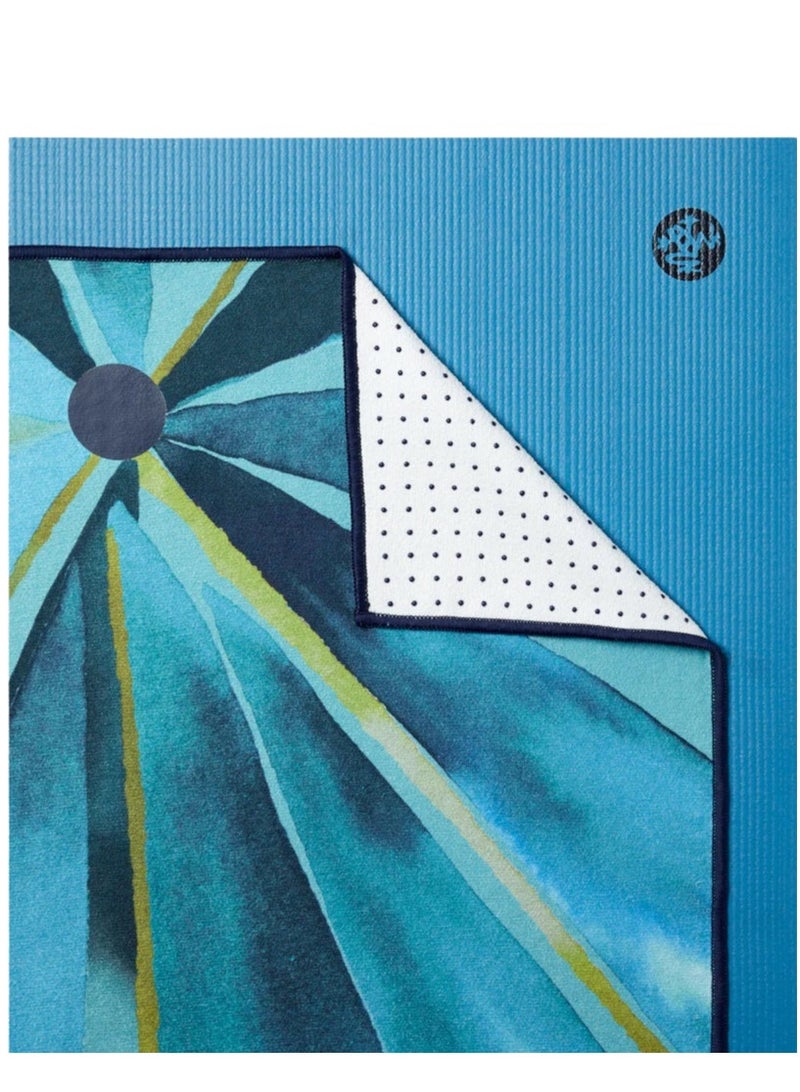Manduka Yogitoes Skidless Mat Towel 2.0 Emarald Enlightenment 71 Inch - Image 4