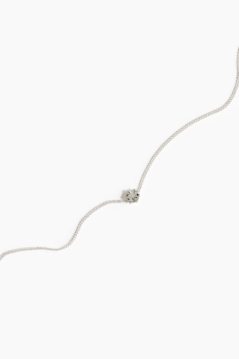 اتش اند ام قلادة مزينة بأحجار الراين