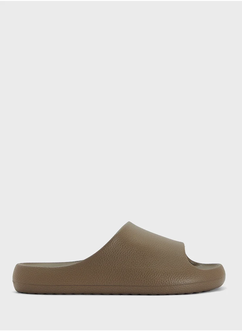 سفنتي فايف Pool Slide Sandals