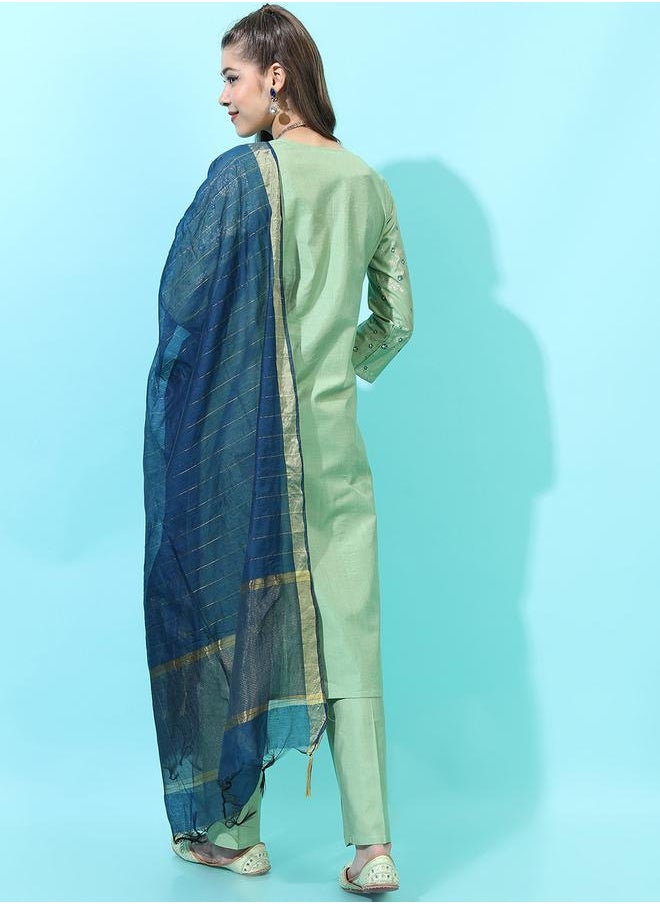 Vishudh Women Green Floral Kurta Set with Dupatta by Styli  - Image 3