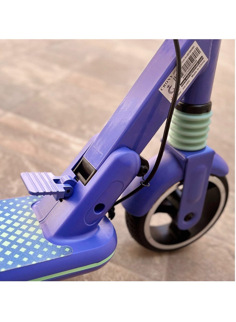 كروني Jl019 Kids E-Scooter شاشة LED، إطارات 7 بوصة غير مسطحة، لوح تزلج ممتع في الهواء الطلق سهل الطي، 24 فولت/2.5 أمبير/ساعة، مدى 5-8 كم، محرك 150 وات، وردي - هدية مثالية لسكوتر الأطفال الكهربائي، خفيف الوزن وقابل للحمل، وقت شحن 2-3 ساعات، سرعة 10-14 كم/ساعة، إطار من سبائك الألومنيوم المتين بسعة تصل إلى 60 كجم، مصابيح LED، وحامل للهاتف المحمول لمزيد من الراحة، مثالي للأعمار من 6 إلى 12 عامًا، ركوب مريح، رائع للتنقل القصير، سهل التخزين، مثالي للمغامرات الخارجية الممتعة واللعب اليومي، أزرق - Image 4