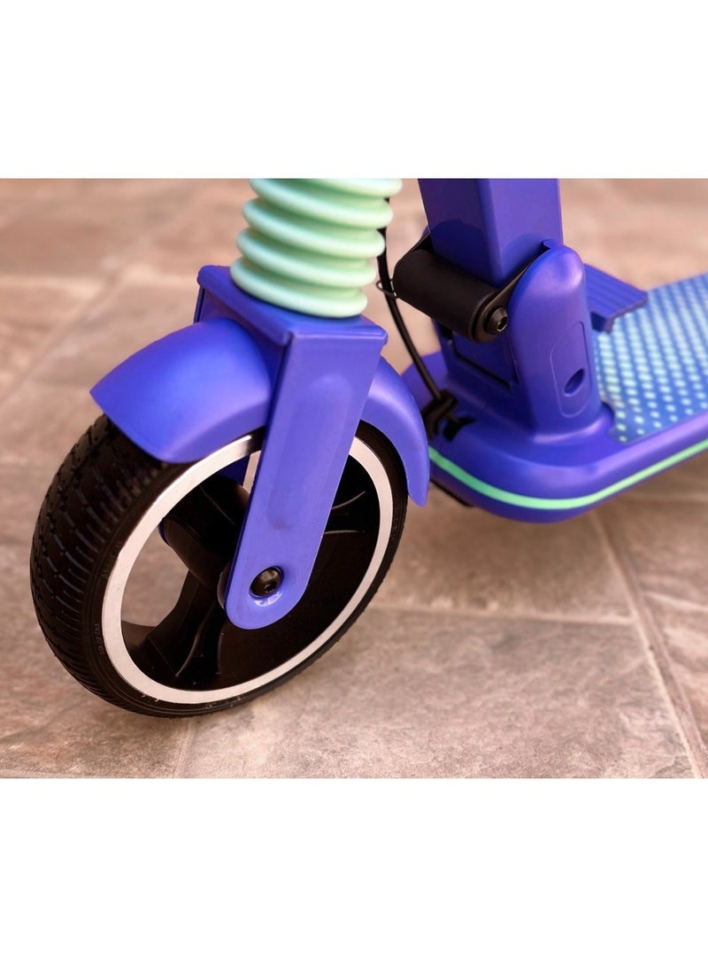 كروني Jl019 Kids E-Scooter شاشة LED، إطارات 7 بوصة غير مسطحة، لوح تزلج ممتع في الهواء الطلق سهل الطي، 24 فولت/2.5 أمبير/ساعة، مدى 5-8 كم، محرك 150 وات، وردي - هدية مثالية لسكوتر الأطفال الكهربائي، خفيف الوزن وقابل للحمل، وقت شحن 2-3 ساعات، سرعة 10-14 كم/ساعة، إطار من سبائك الألومنيوم المتين بسعة تصل إلى 60 كجم، مصابيح LED، وحامل للهاتف المحمول لمزيد من الراحة، مثالي للأعمار من 6 إلى 12 عامًا، ركوب مريح، رائع للتنقل القصير، سهل التخزين، مثالي للمغامرات الخارجية الممتعة واللعب اليومي، أزرق - Image 5