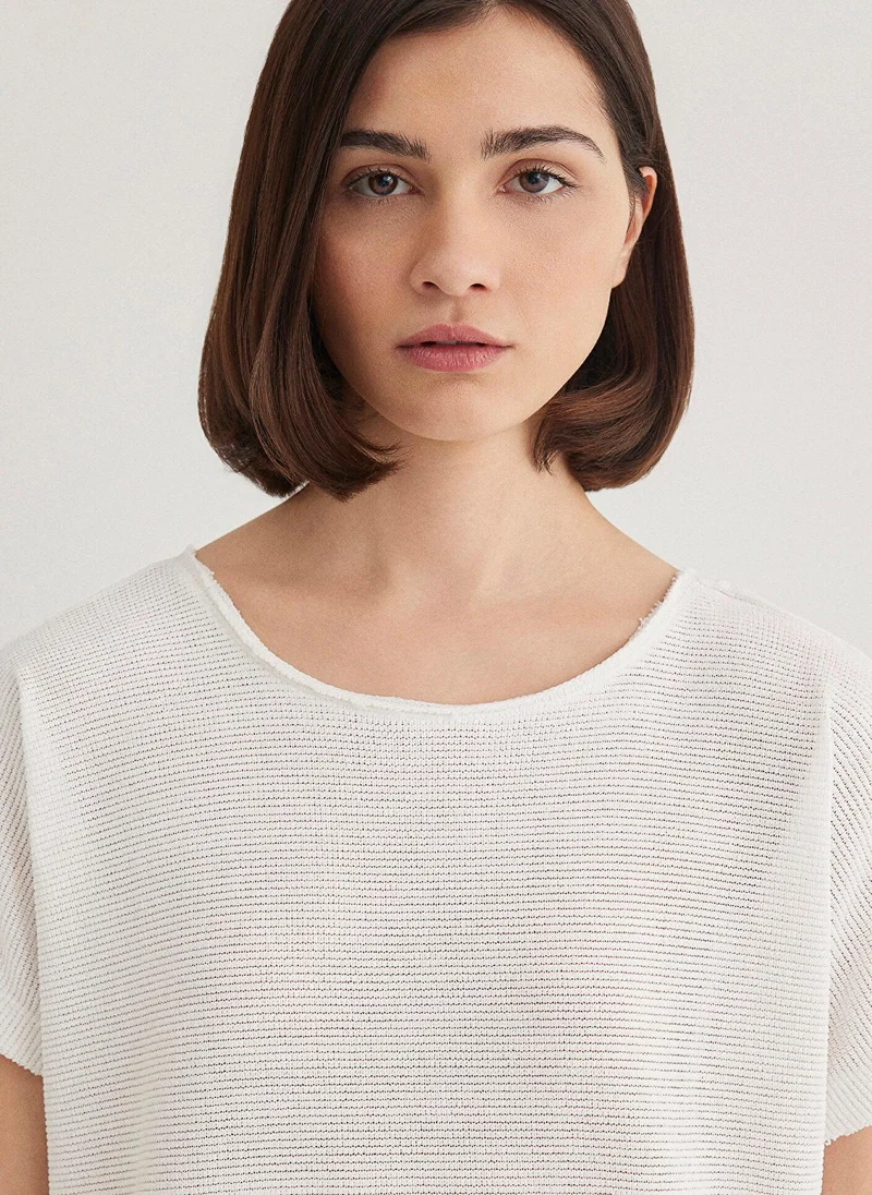 مافي Textured White T-Shirt