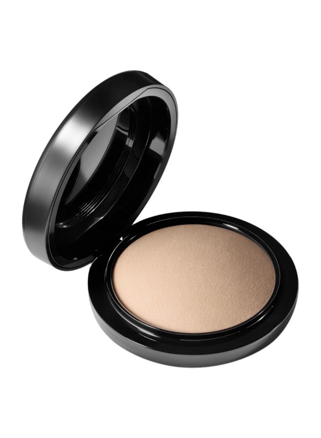 MAC Cosmetics بودرة الوجه المعدنية الطبيعية - فاتح - Image 1