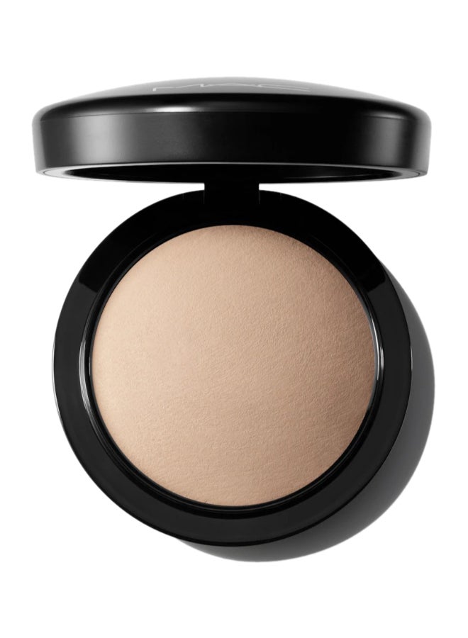 MAC Cosmetics بودرة الوجه المعدنية الطبيعية - فاتح - Image 2