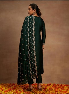 Libas Embroidered Kurta and Mid Rise Trouser with Dupatta Set by Styli  - Image 3