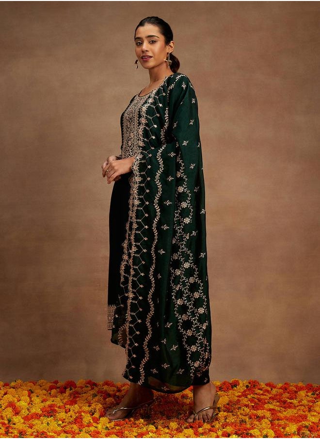 Libas Embroidered Kurta and Mid Rise Trouser with Dupatta Set by Styli  - Image 2