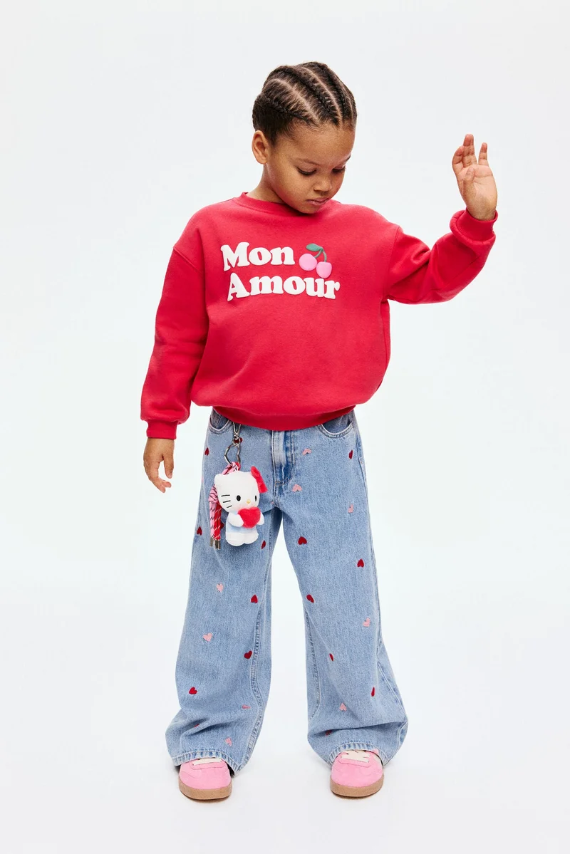 اتش اند ام جينز بأرجل واسعة وتفاصيل مزخرفة