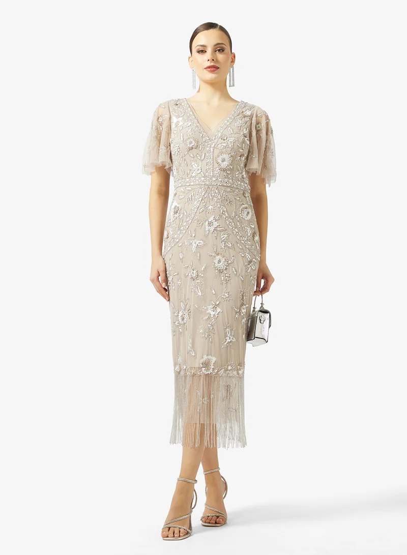 ادريانا بابيل فستان بأكمام فراشة مطرز