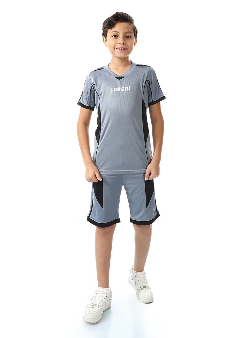 سيزار طقم رياضي أولادي مكون من تيشرت وشورت - Image 1