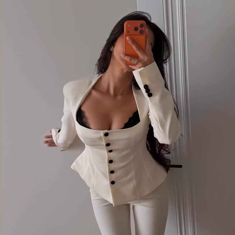 سترة نسائية بقصة ضيقة، بأكمام طويلة، مع تطريز دانتيل - Image 1