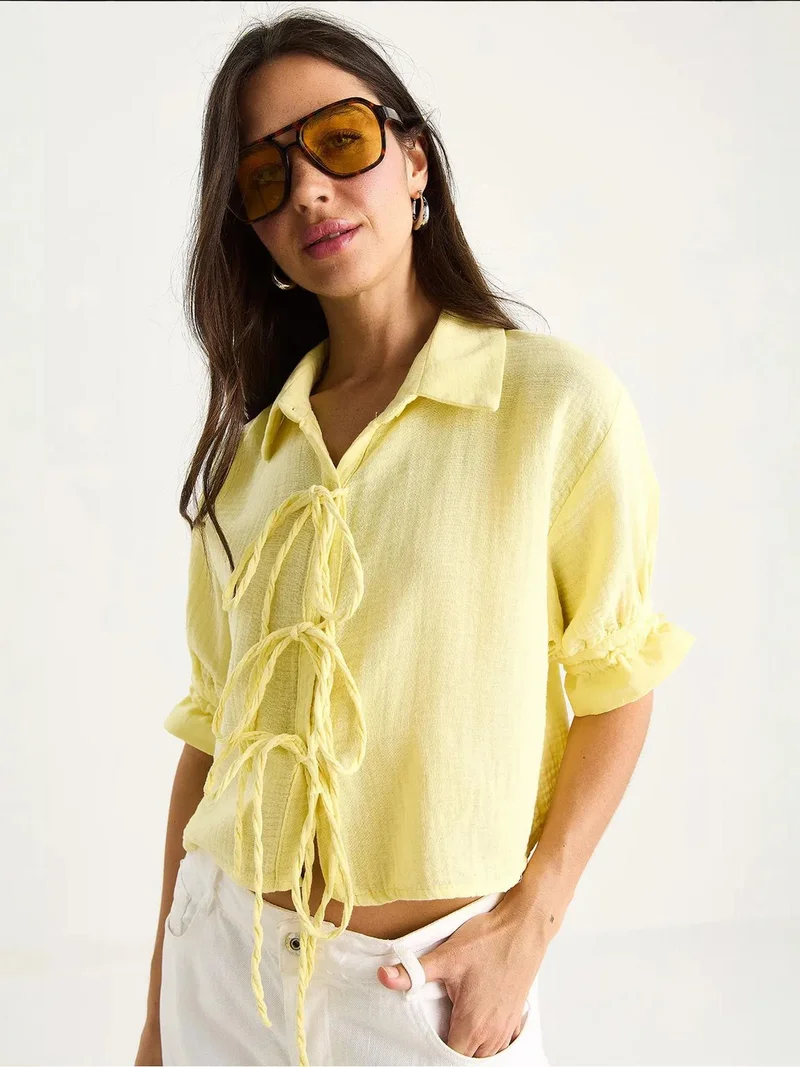 Bianco Lucci LUCCI Cropped Crepe Top with Bow Tie