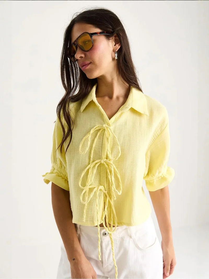 Bianco Lucci LUCCI Cropped Crepe Top with Bow Tie