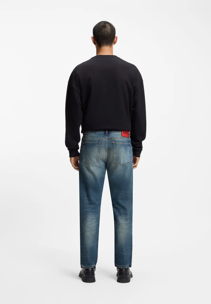 هوجو جينز بقصة مدببة من دنيم أزرق ممزق