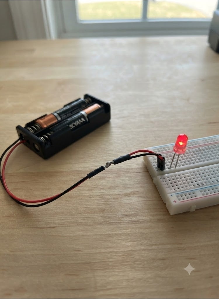 KNP 2 x AA Battery Holder with Cover, Wired Connection for 1.5V Batteries - Image 3