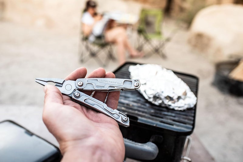 LEATHERMAN أداة متعددة الاستخدامات بحجم الجيب مع فتاحة عبوات ومفكات، من الفولاذ المقاوم للصدأ - Image 5