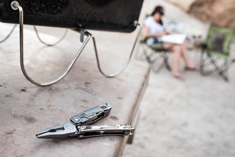 LEATHERMAN أداة متعددة الاستخدامات بحجم الجيب مع فتاحة عبوات ومفكات، من الفولاذ المقاوم للصدأ - Image 4