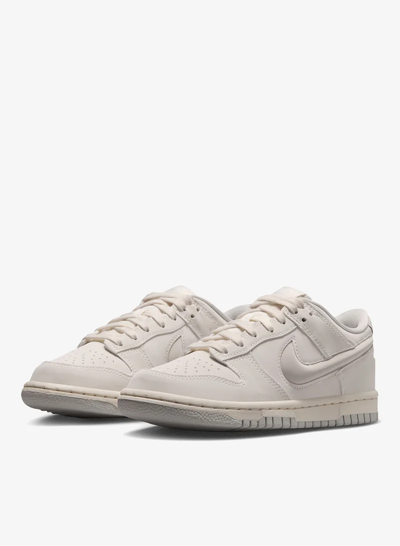Nike SAIL/LT BONE-COCONUT MILK-LT SILVER Youth Dunk Low Lv8 Bg  | Best Price UAE